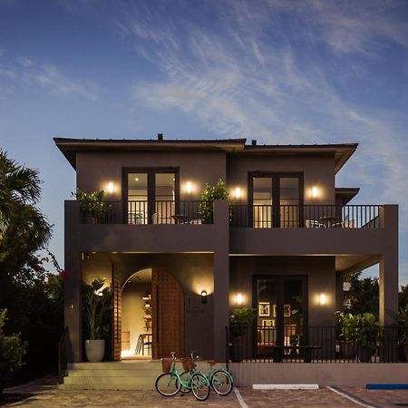The Rover Miami Bagian luar foto